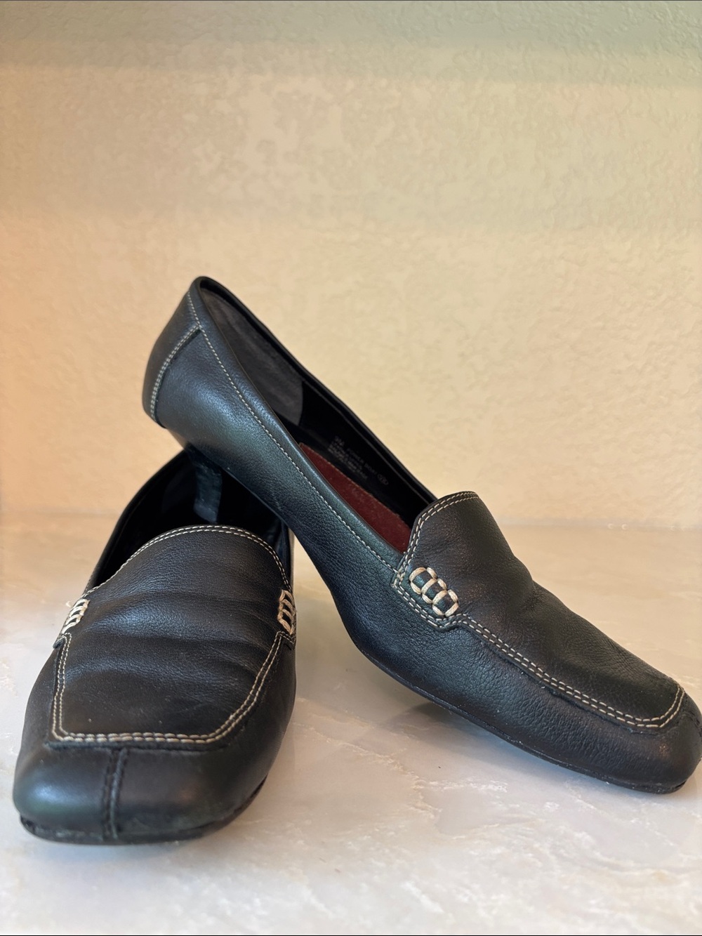 A2 by Aerosoles Classic Black Women's Leather Kitten Heel Loafers 9 - Picture 10 of 10